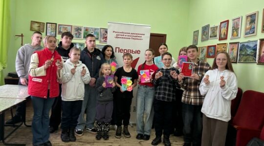 Активисты Движения Первых готовят подарки к 8 Марта в Дубровском районе