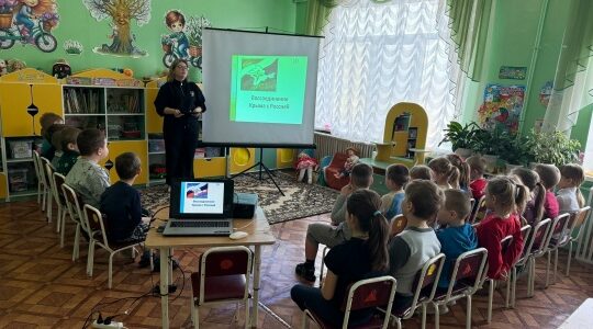 Для воспитанников прошло занятие, посвященное годовщине воссоединения Крыма с Россией