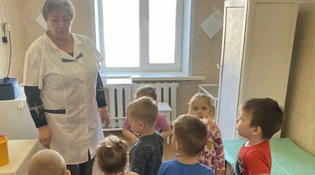 Экскурсия воспитанников Дубровской № 1 СОШ в медицинский кабинет сада