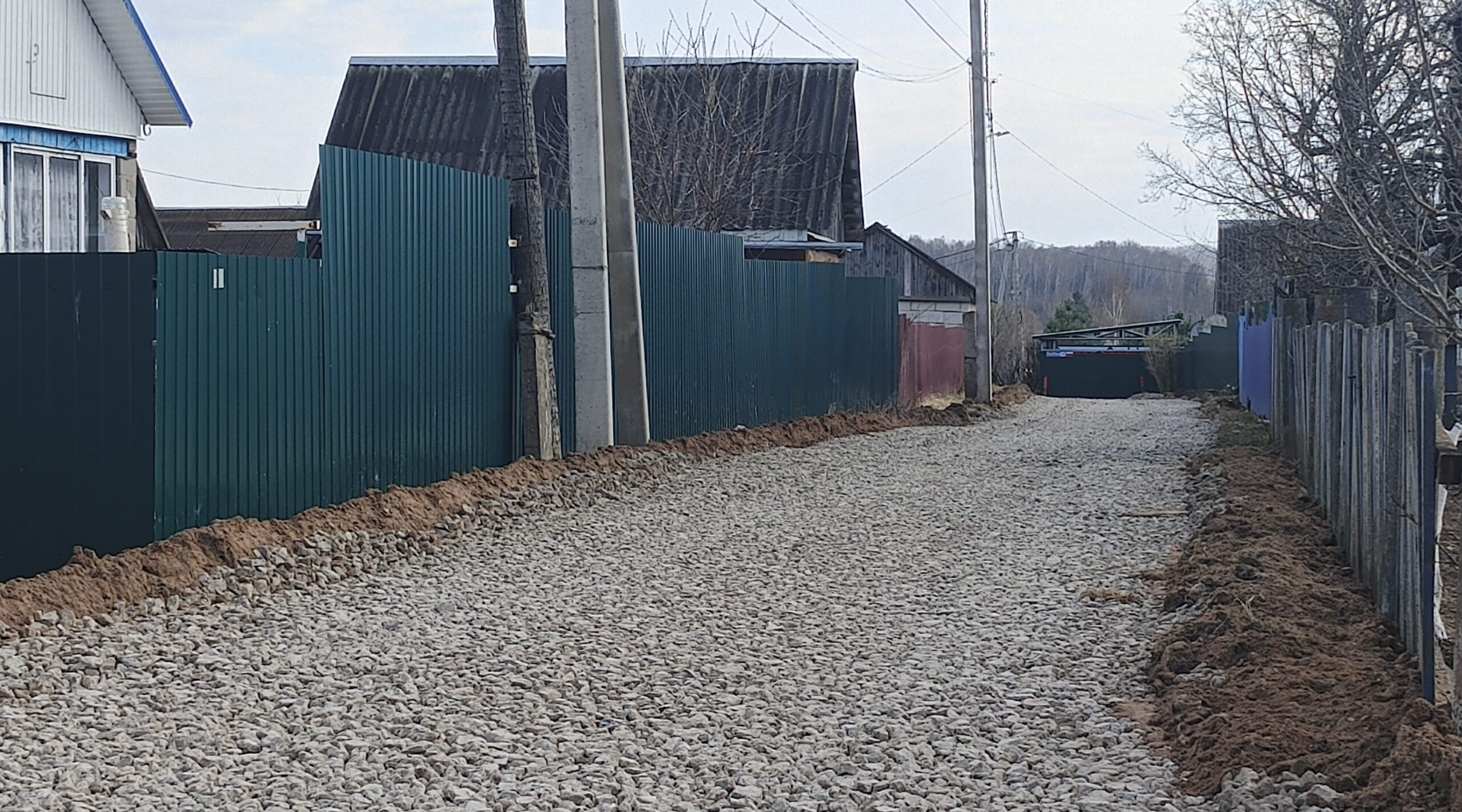 В Дубровке продолжаются ремонтные работы на нескольких улицах