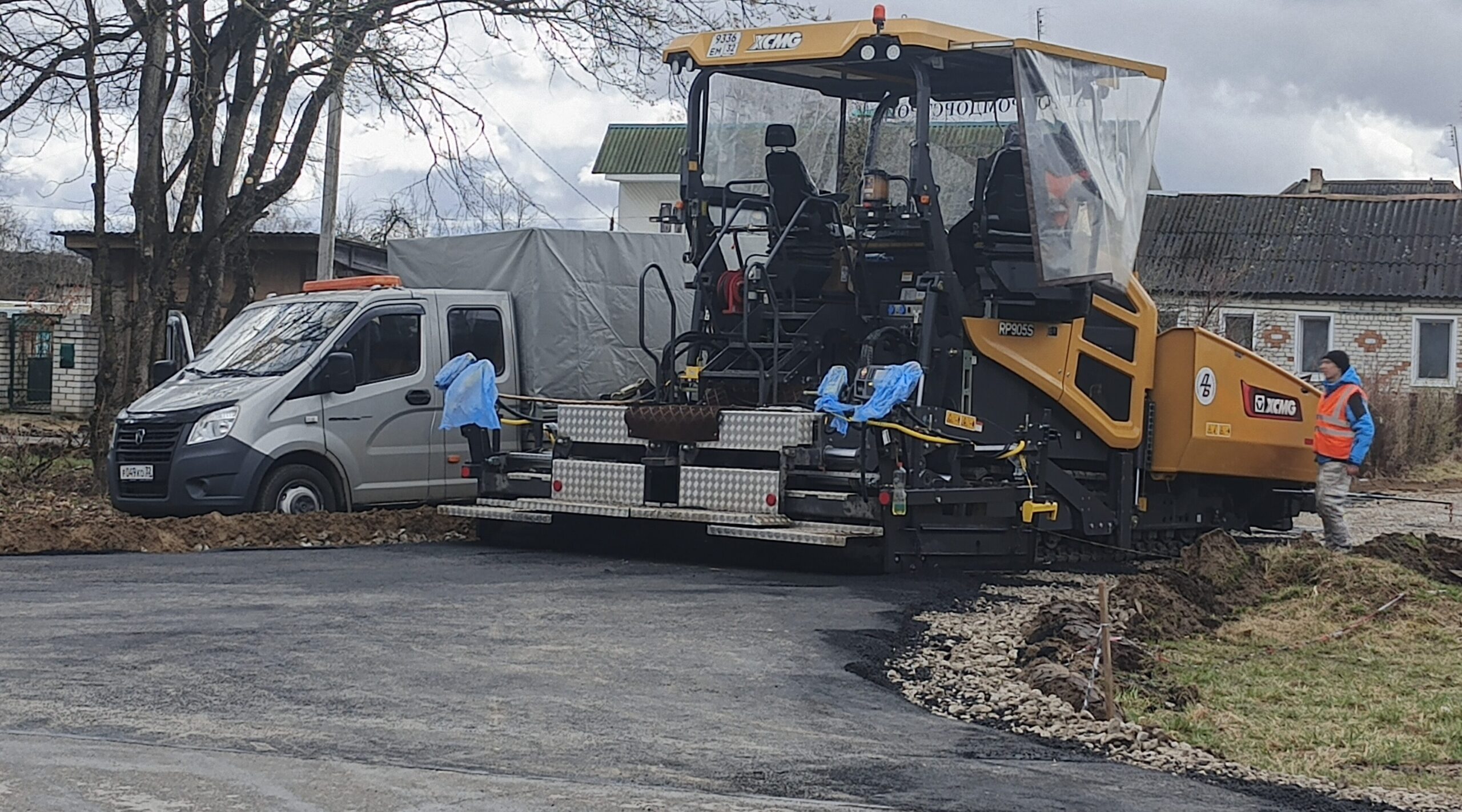 В Дубровке стартовали работы по укладке асфальта на улице Вокзальной