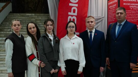 Школьники Дубровского района участвовали в церемонии получения паспортов в Брянске