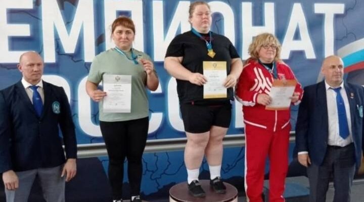 Брянские спортсмены успешно выступили на чемпионате России по пауэрлифтингу
