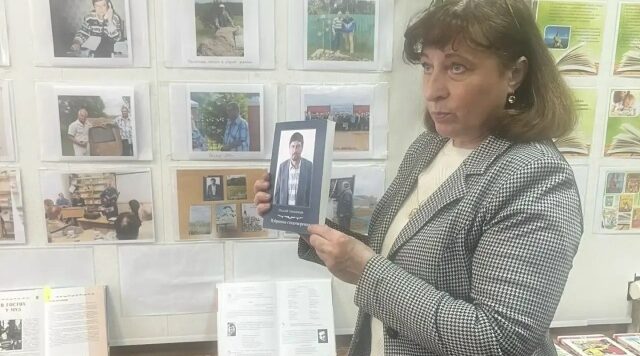 В Дубровской №1 СОШ организована выставка памяти поэта Николая Алексеенкова