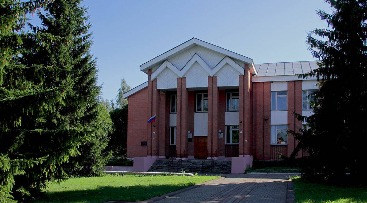 На территории Овстугской школы предлагают создать спортивную площадку