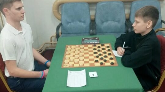 Брянец Илья Мглинец одержал победу на Всероссийских соревнованиях по шашкам