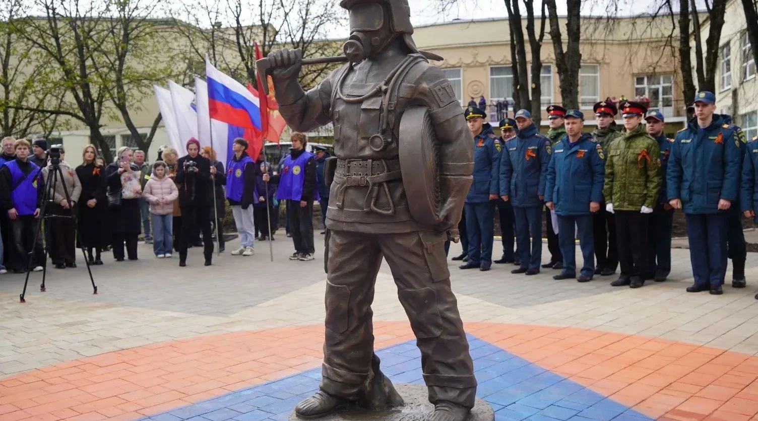 В Брянске прошло открытие памятника огнеборцу