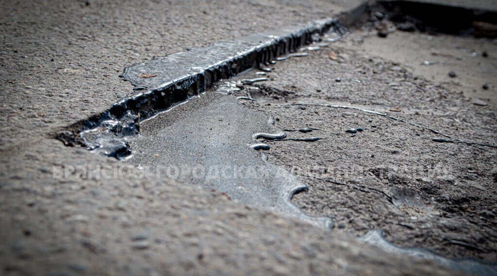 В Брянске идет ремонт и очистка дорог