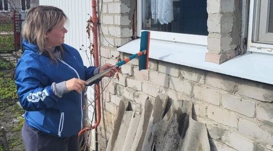 Волонтёры из Суземки посетили бывшую малолетнюю узницу войны