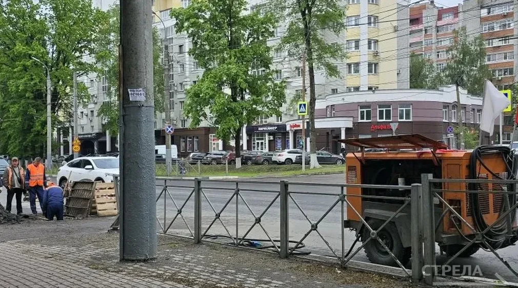 На Красноармейской улице в Брянске продолжаются дорожные работы