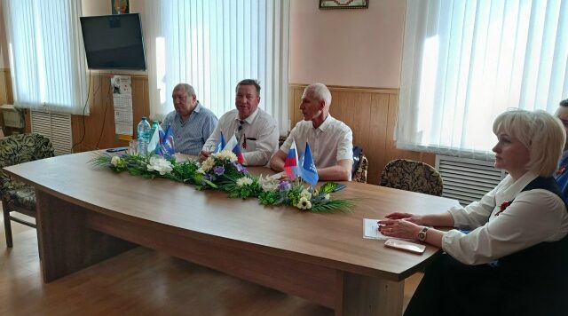 Встреча депутата Госдумы с представителями партии «ЕДИНАЯ РОССИЯ» в Дубровском районе