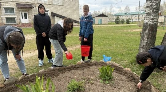 Как воспитанники ГБУ КЦСОН Дубровского района отметили День труда и весны