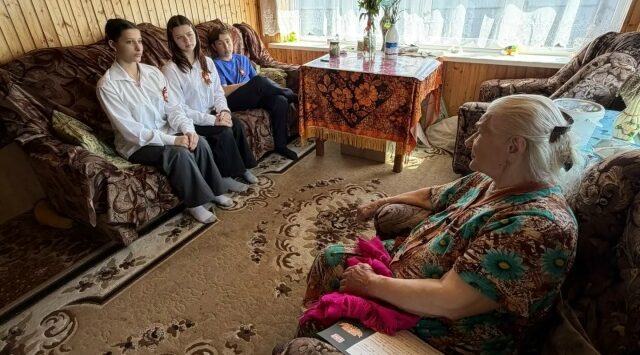 Воспитанники ГБУ КЦСОН Дубровского района посетили ветерана войны