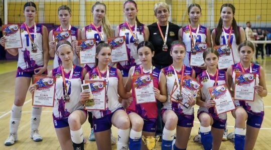 Спортсменки из разных регионов встретились на волейбольном турнире в Брянске