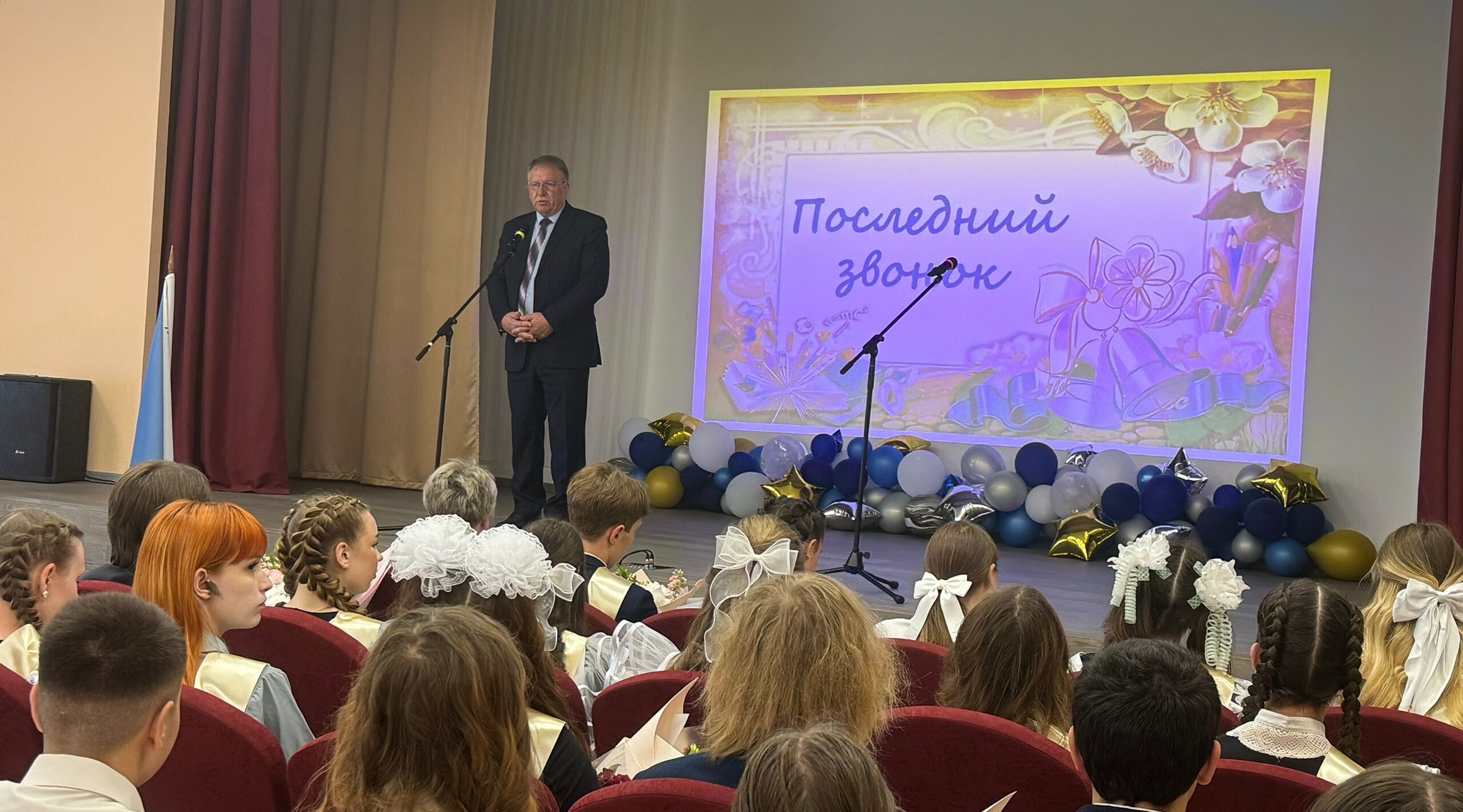 Выпускники Дубровской школы № 2 отметили прощание со школой
