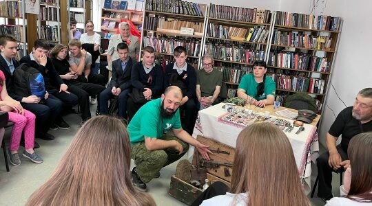 Встреча в библиотеке Дубровки с поисковиками Великой Отечественной войны