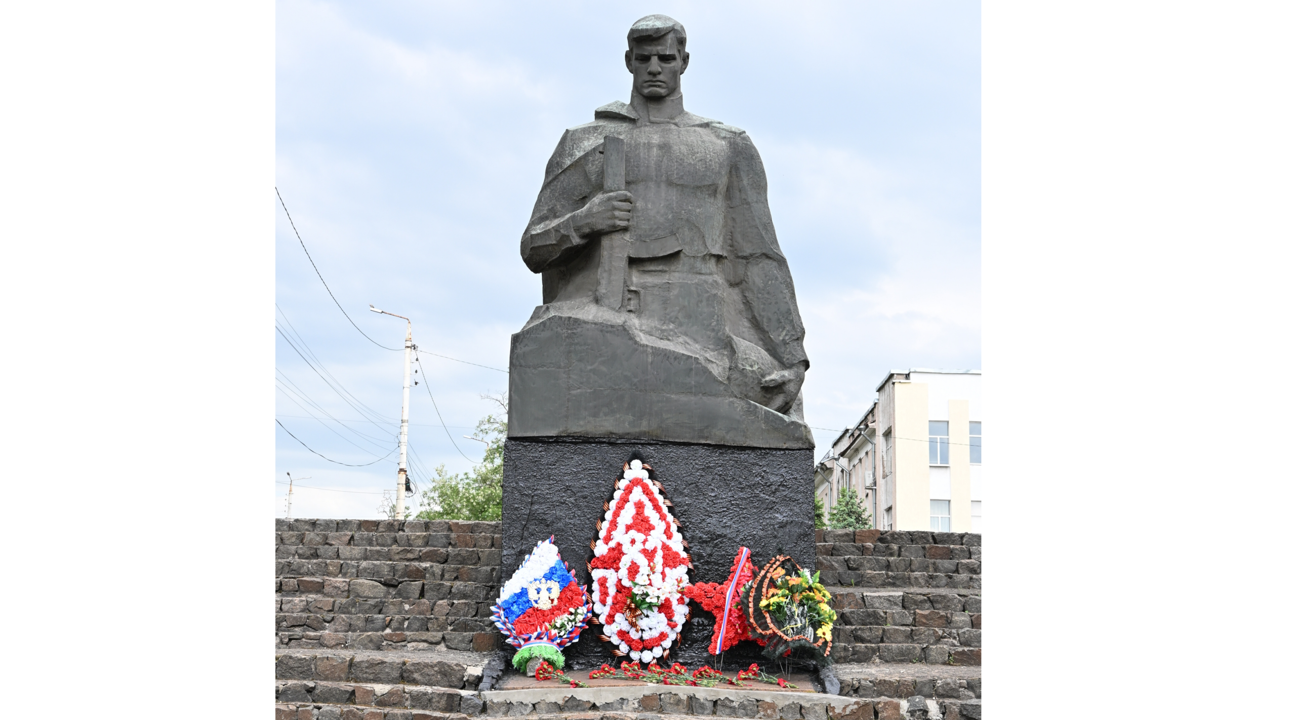 Егор Ковальчук почтил подвиг защитников Брянки ЛНР