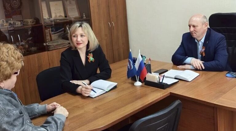 В Дубровке прошел личный приём граждан по вопросам социальной поддержки ветеранов труда