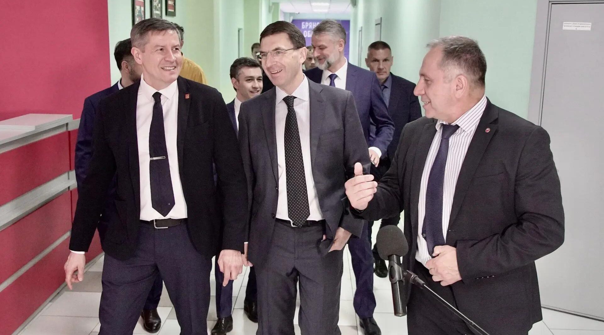 Полпред Президента РФ И.О.Щёголев посетил Дворец единоборств им. Артёма Осипенко