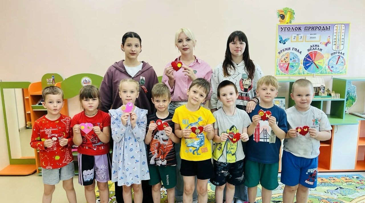 Дети и активисты Дубровского района создали семейные обереги к празднику