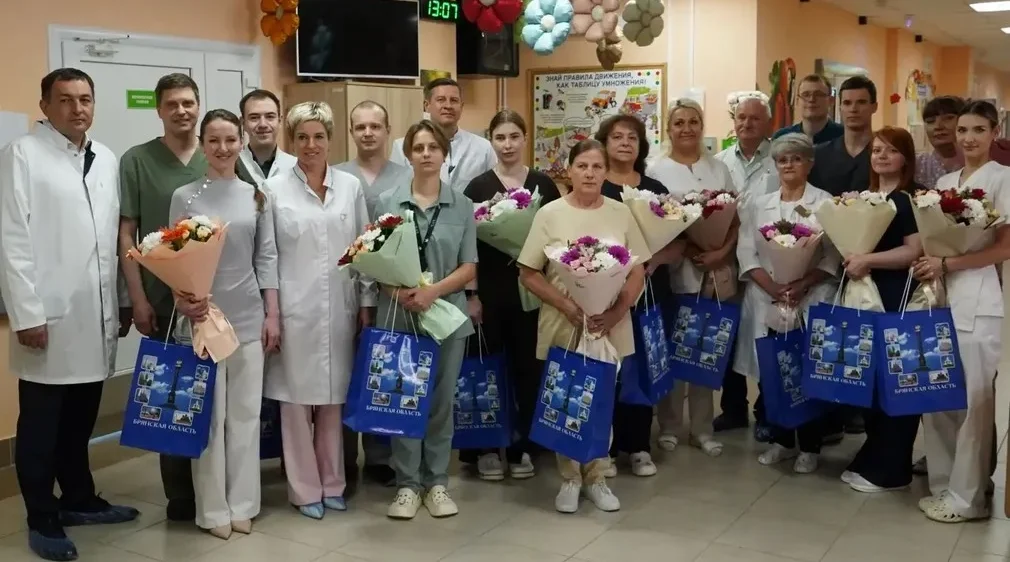 Егор Ковальчук посетил Брянскую областную детскую больницу в День медицинского работника
