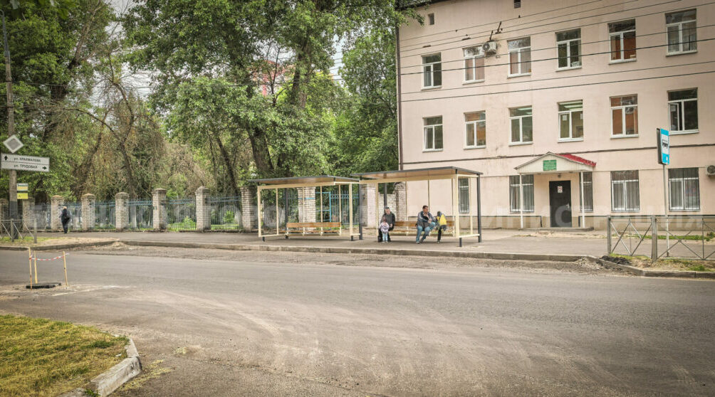 В Брянске на улице Советской устанавливают новые остановки