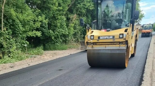 В Почепском районе идет ремонт автодороги Сетолово – Азарово