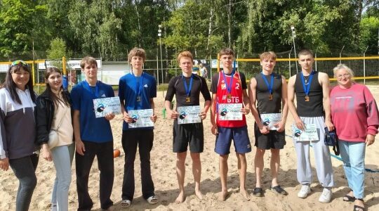 В Брянске подведены итоги соревнований по пляжному волейболу