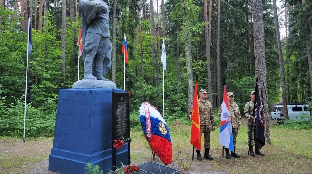 Бойцы отряда «БАРС-Брянск» почтили память партизан и подпольщиков