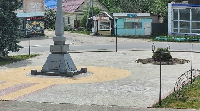 В Клетне благоустраивают общественную территорию