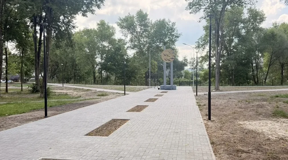 В Клинцах проходит благоустройство сквера по улице Демьяна Бедного