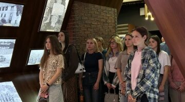 Брянские школьники посетили мемориал и сыродельный завод