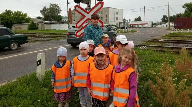 В Дубровском детском саду № 4 прошел урок безопасности на железнодорожном переезде
