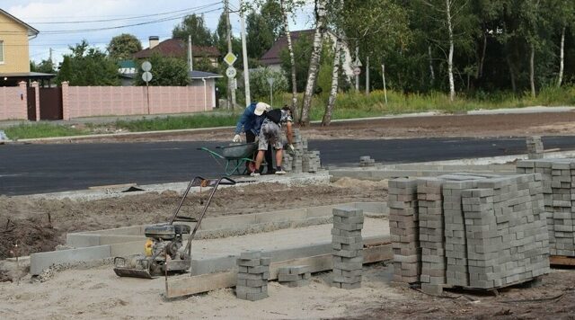 В Брянске ведутся работы по капремонту парка «Олимпийский»