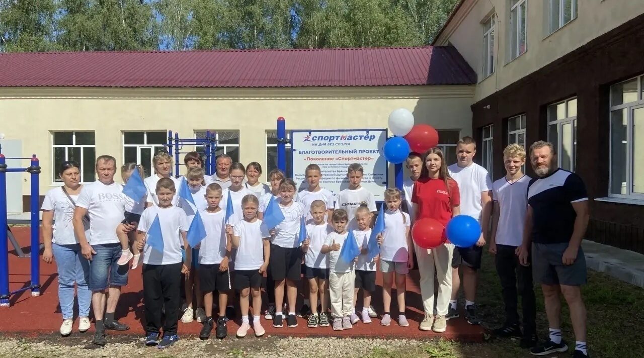 В Пеклино открыли современную уличную спортплощадку