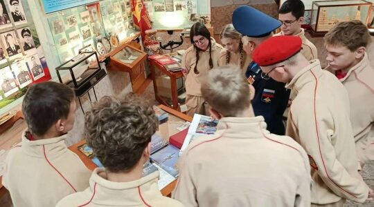 Юнармейцы Сещинской школы посетили экспозицию о фронтовых историях
