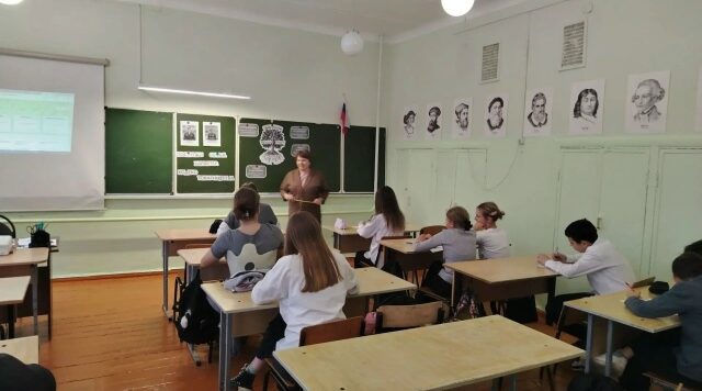 В Дубровской школе № 1 провели разговоры о важном для всех классов