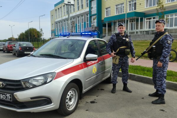 Брянские росгвардейцы обеспечили безопасность в День знаний