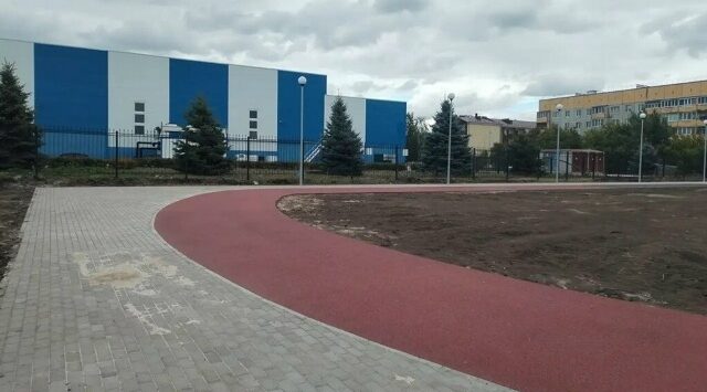 В Трубчевске продолжаются работы по благоустройству общественной территории