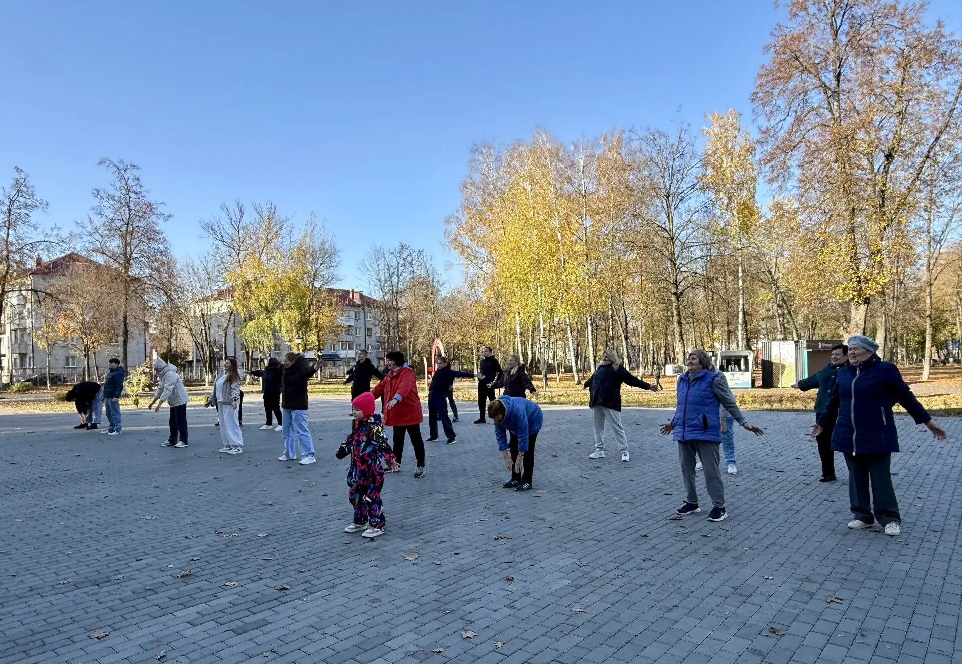 В Фокинском районе прошла зарядка по программе «Активное долголетие»