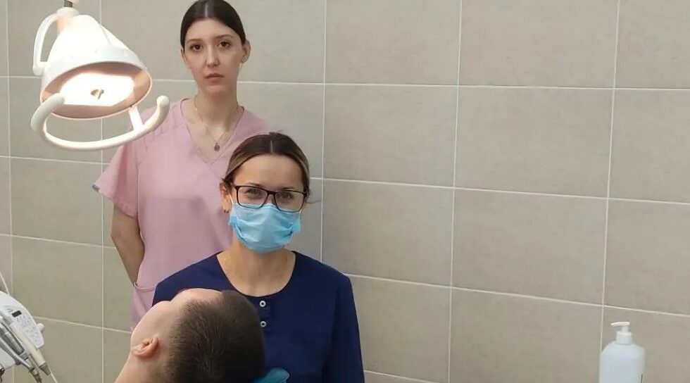 В Брянской детской стоматологии начала прием новый молодой специалист