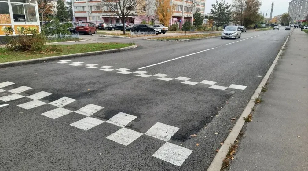 В Фокинском районе Брянска обновляют дорогу и тротуары на Котовского