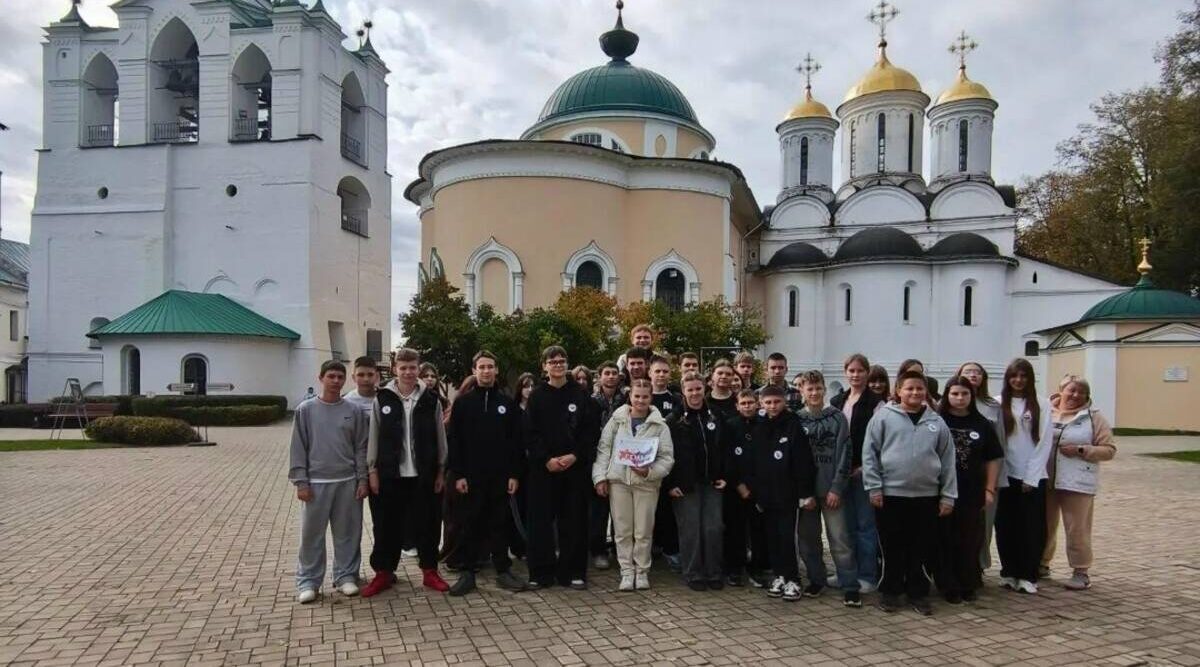 Стародубские кадеты отправились в путешествие по «Золотому кольцу Руси»