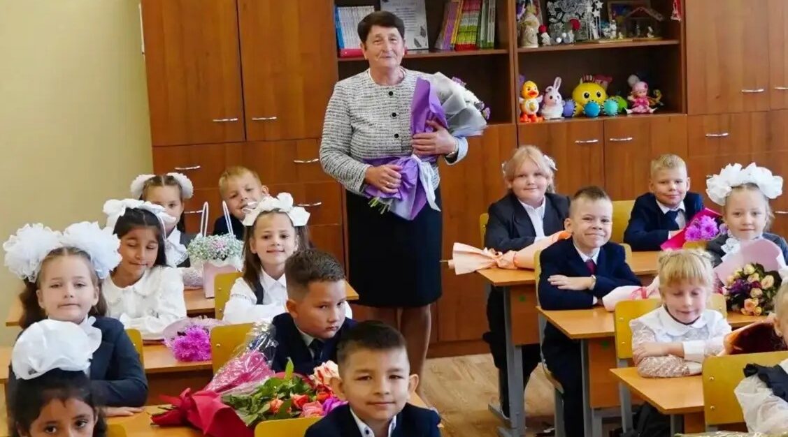 Губернатор Брянской области Егор Ковальчук поздравил педагогов с Днем учителя
