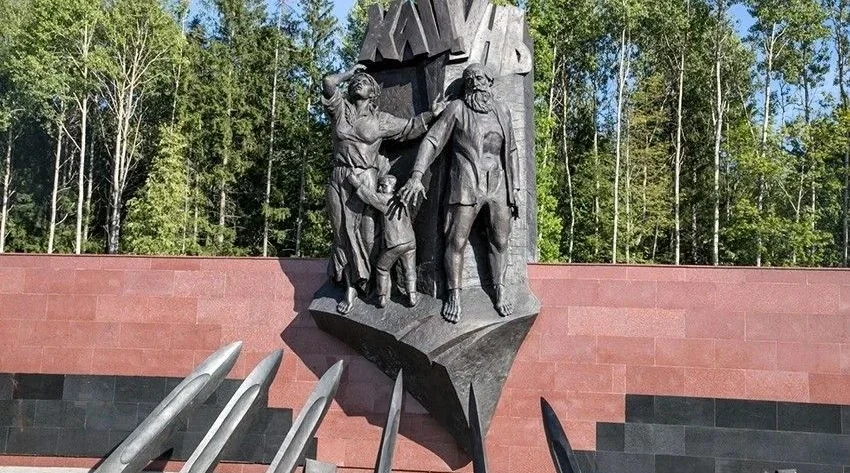 85 лет боли и скорби: жители Брянской области хранят память о жертвах Хацуни