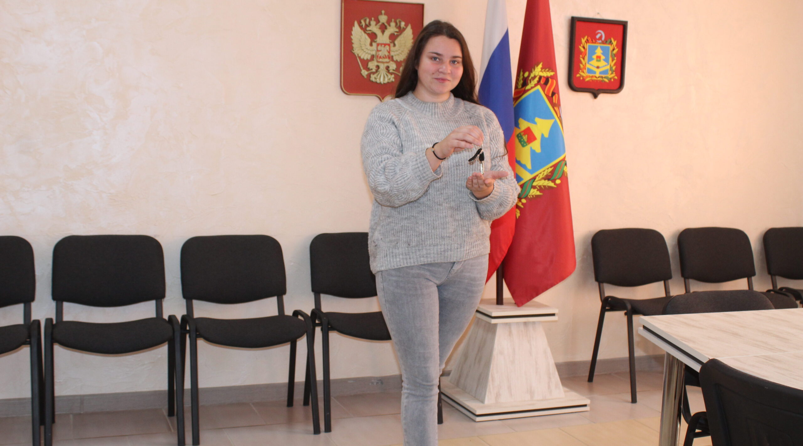 В Клетне сирота получила ключи от новой квартиры