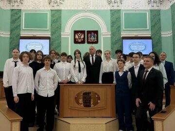 Экскурсия школьников в Брянскую областную Думу и на завод